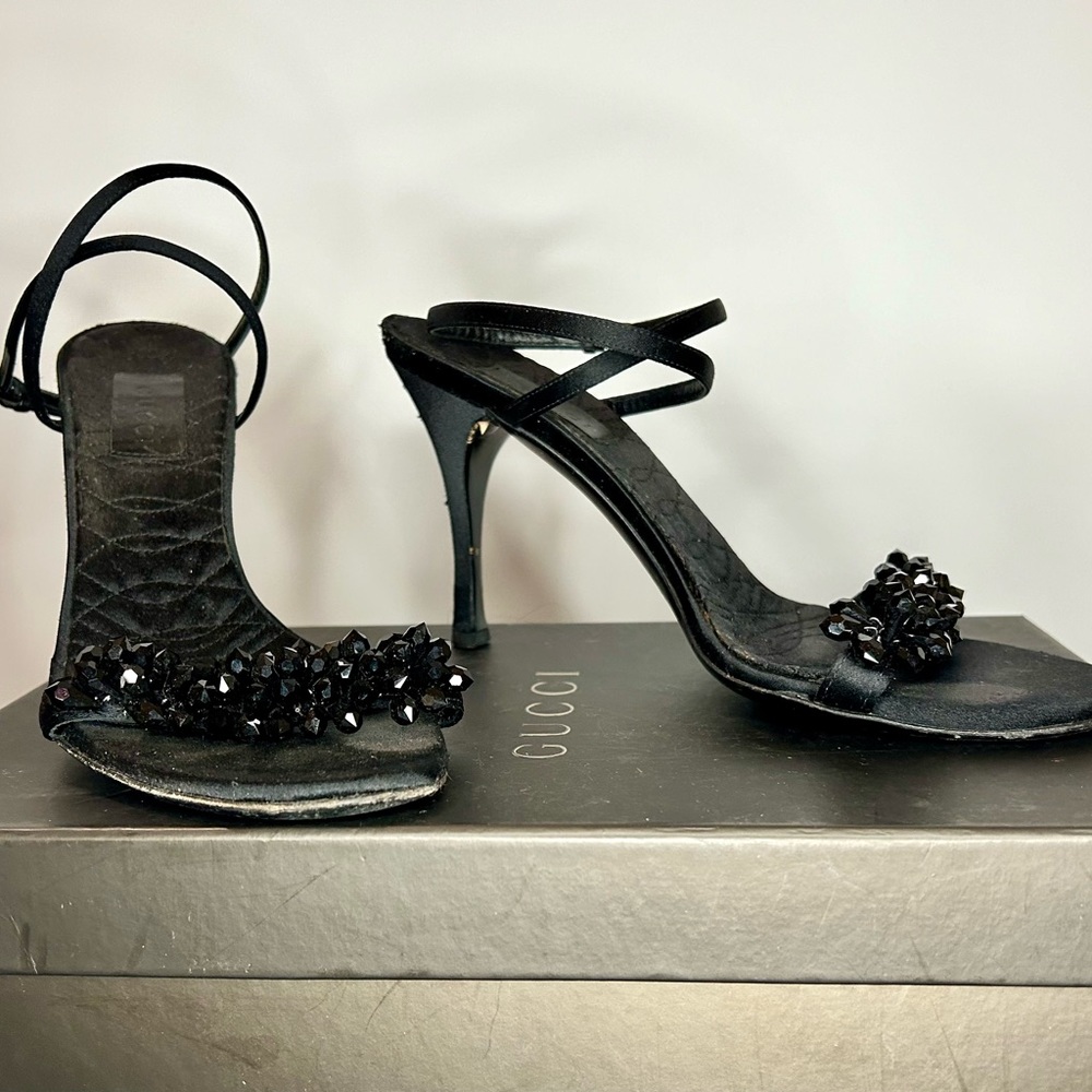 Gucci Sandalia black satin jeweled heel in Box